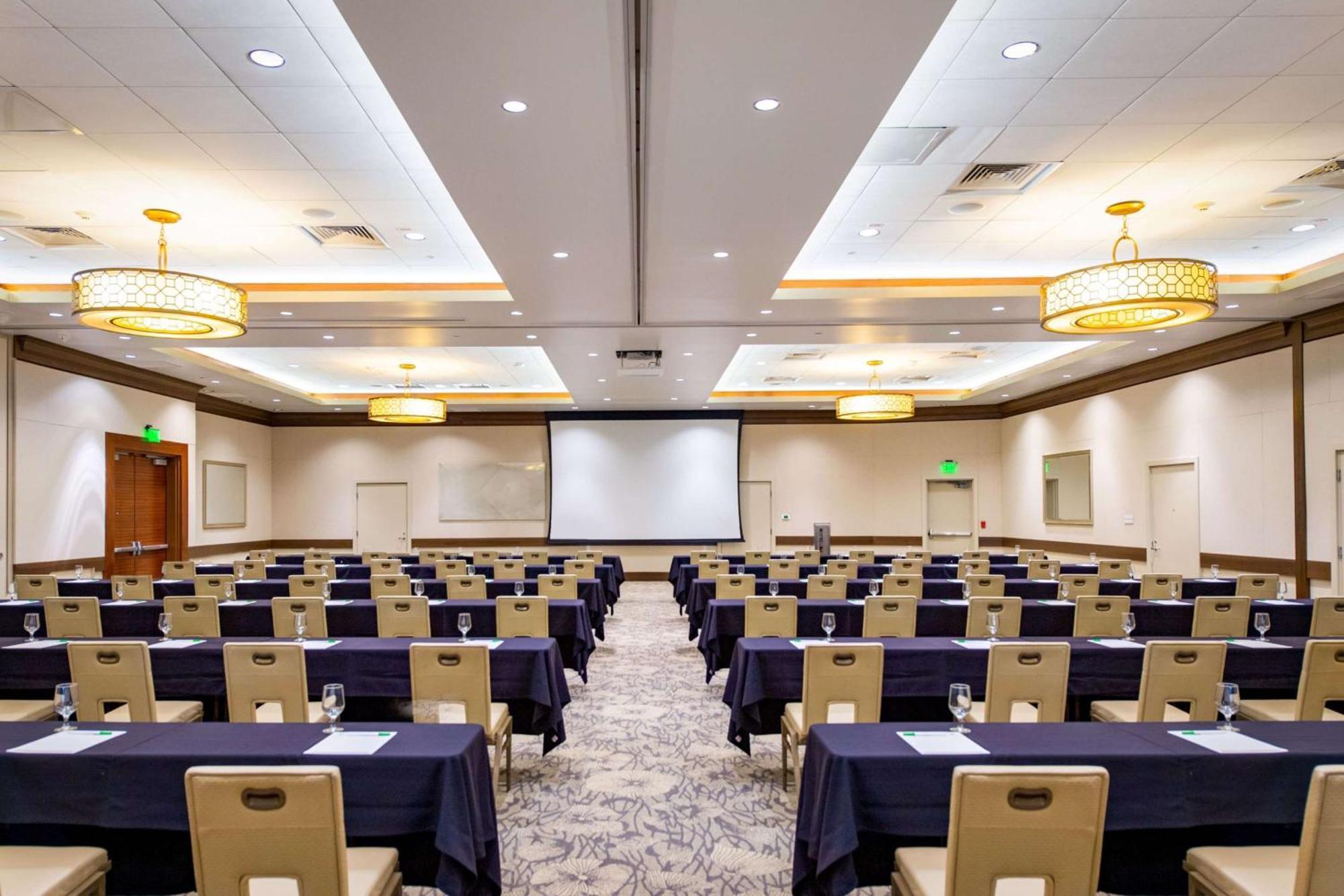 Doubletree By Hilton Bayside Resort 3*