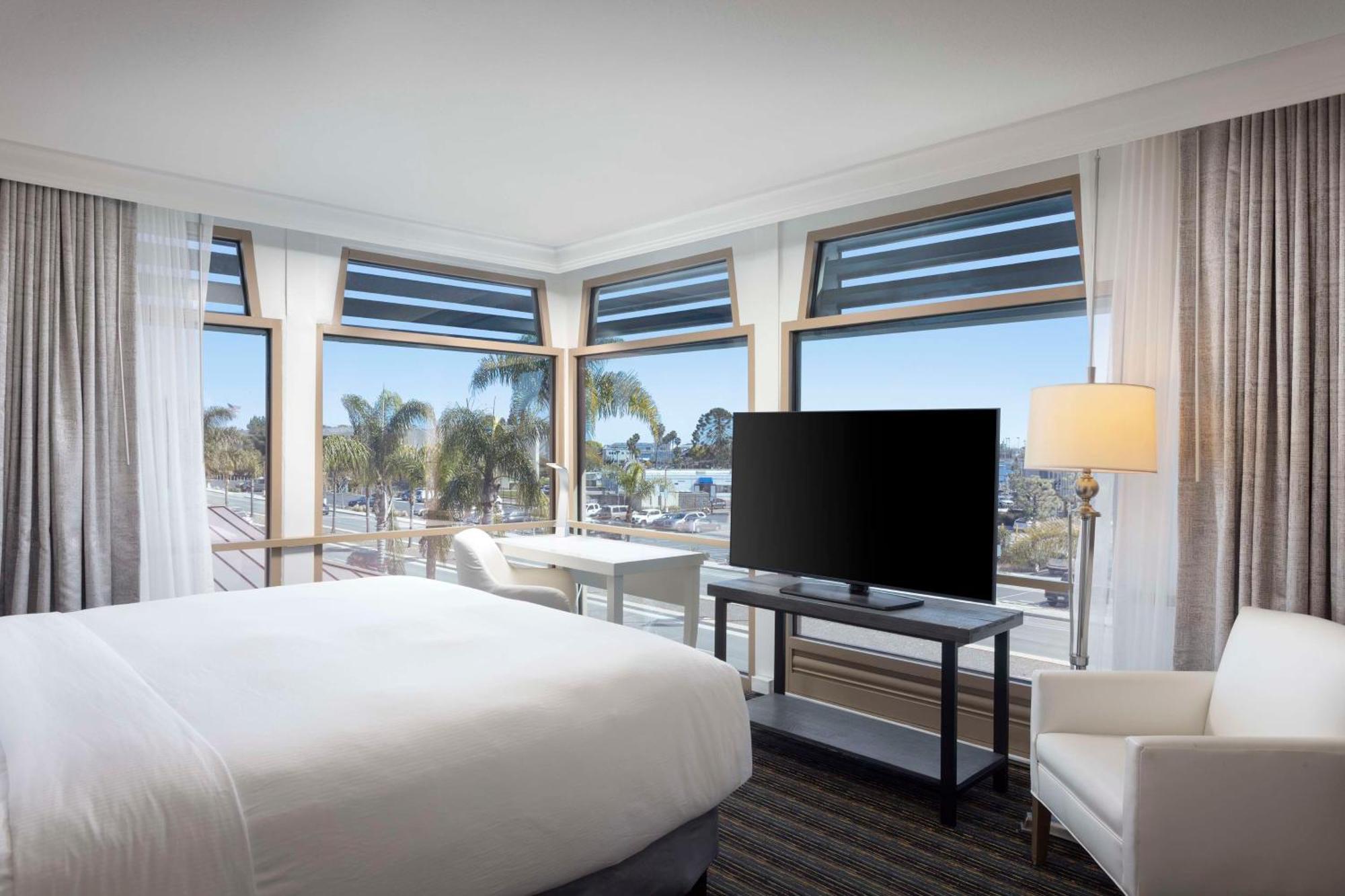 Doubletree By Hilton Bayside Resort