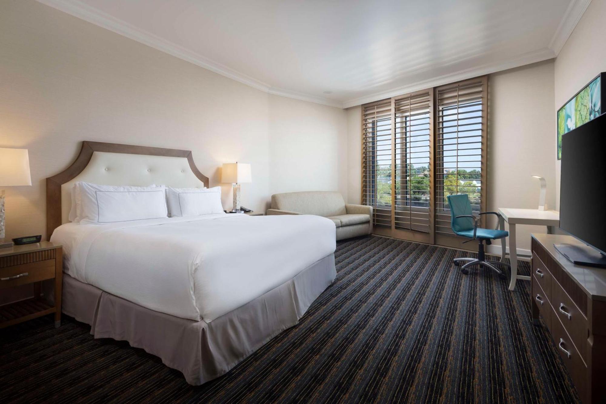 Doubletree By Hilton Bayside 3*